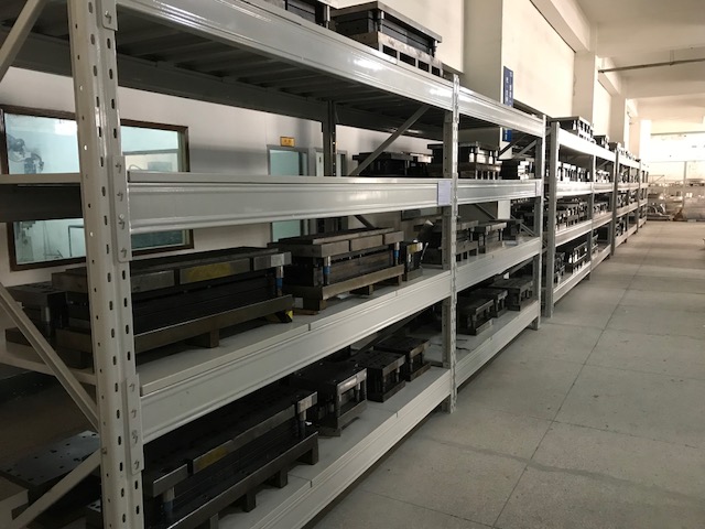 連續沖壓拉伸模具制造